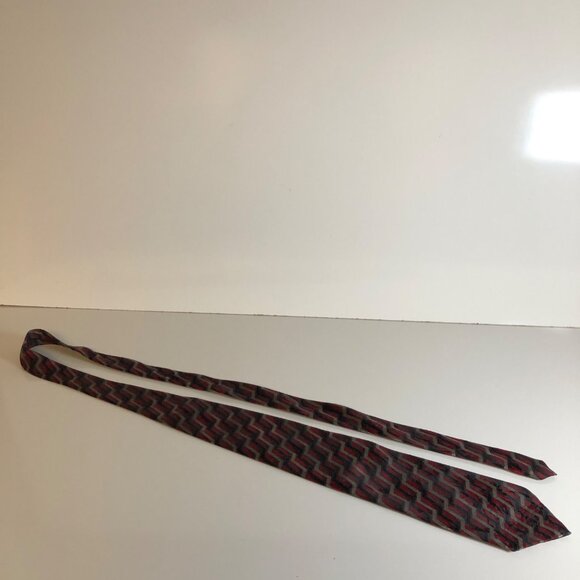 Fratelli Moda Silk Tie Red Black Gray Chevron Pattern Italy Mens Necktie Office - Picture 8 of 8